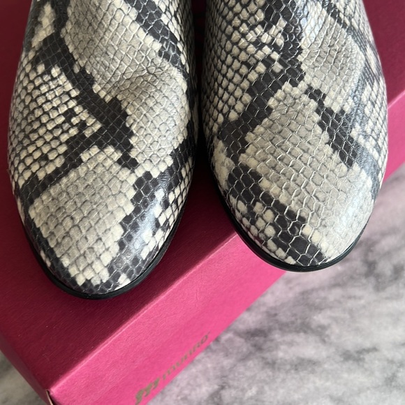 Munro like new booties - Picture 5 of 6